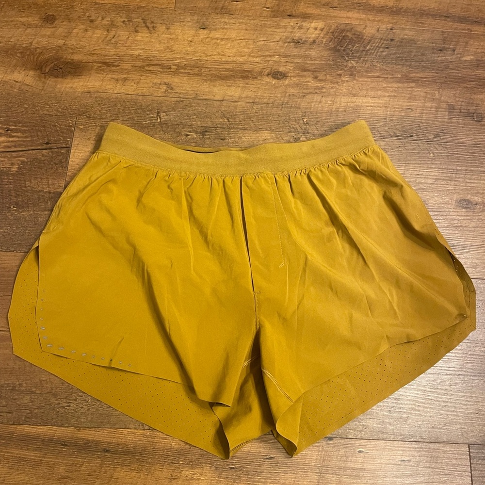 Men’s Gold Spice Lululemon Fast & Free Shorts, Dijon Mustard Color, size Small